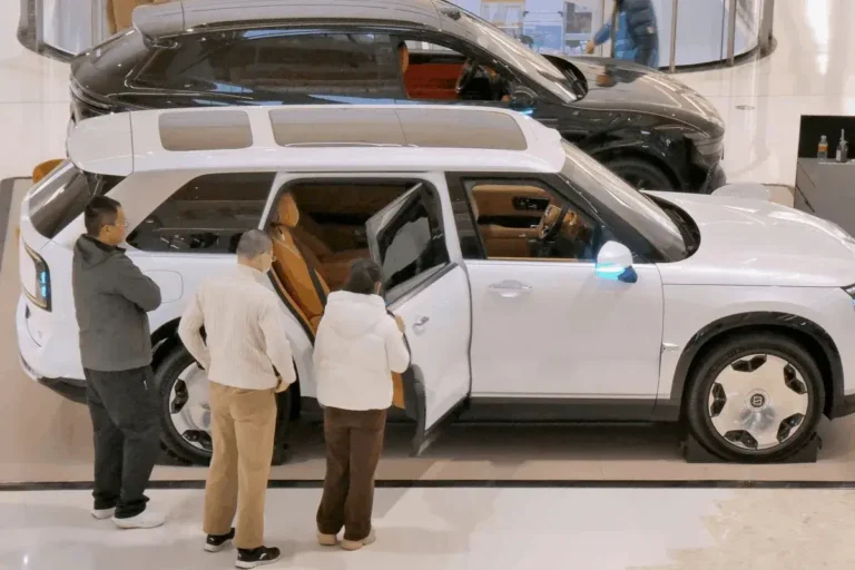 Las marcas chinas de vehículos eléctricos tienen en la mira a las firmas de lujo europeas, según un ejecutivo de Zeekr