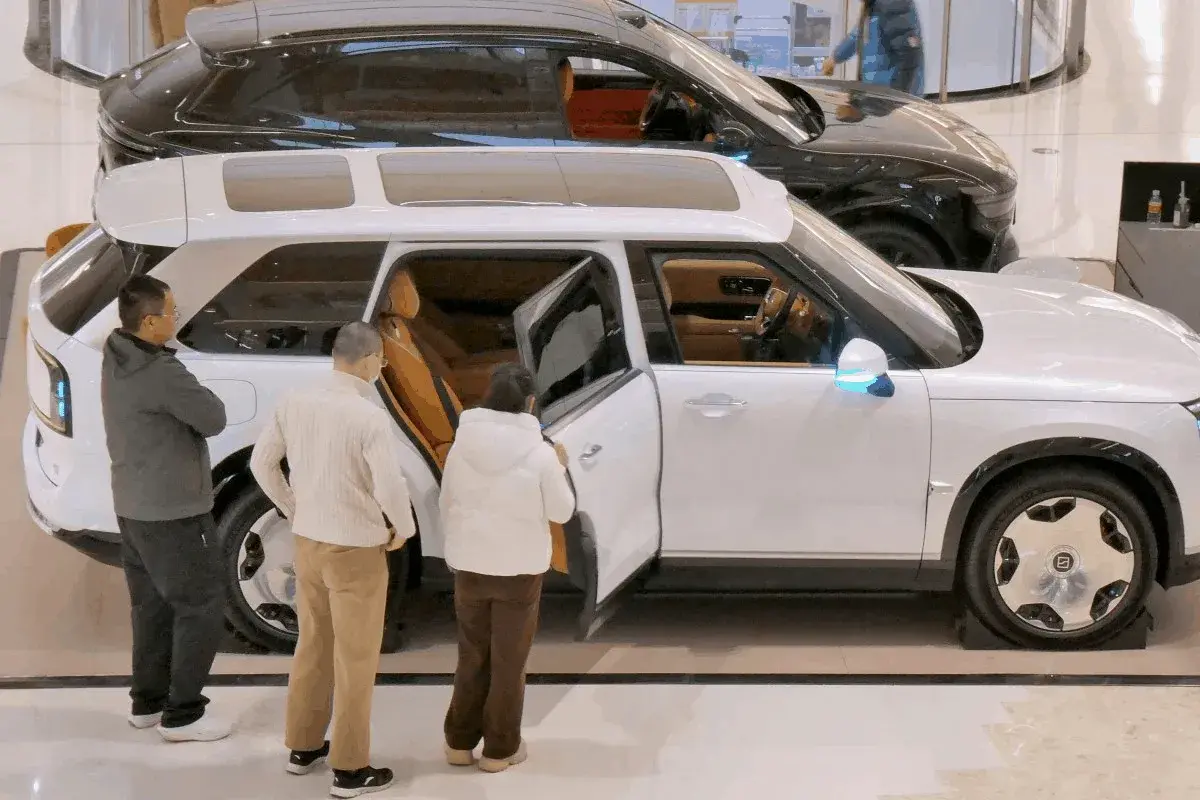 En este momento estás viendo Las marcas chinas de vehículos eléctricos tienen en la mira a las firmas de lujo europeas, según un ejecutivo de Zeekr