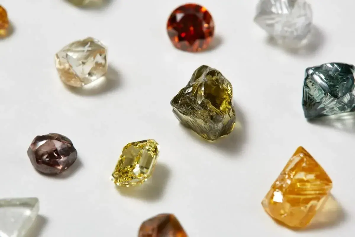 En este momento estás viendo Las empresas de diamantes naturales recurren a la trazabilidad blockchain ante la competencia de los diamantes sintéticos