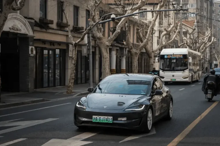 Tesla refuta la narrativa sobre el Autopilot tras el accidente mortal en Texas
