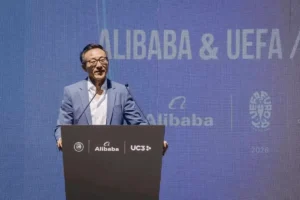 Lee más sobre el artículo Alibaba Group firma un acuerdo de IA por 6 años con la UEFA; llevará la tecnología de repetición en 360 grados a los grandes eventos