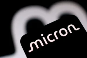 Lee más sobre el artículo Micron se une a sus rivales y apuesta por acuerdos de IA para contrarrestar el ciclo de auge y caída del sector de memorias