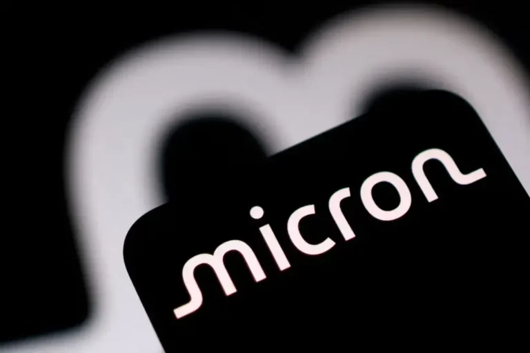 Micron se une a sus rivales y apuesta por acuerdos de IA para contrarrestar el ciclo de auge y caída del sector de memorias