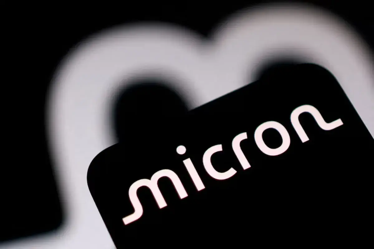 En este momento estás viendo Micron se une a sus rivales y apuesta por acuerdos de IA para contrarrestar el ciclo de auge y caída del sector de memorias