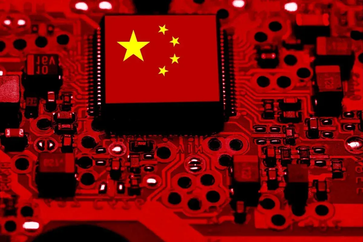 En este momento estás viendo Una “startup” china de chips de IA sale del anonimato y apuesta por el apilamiento 3D para eludir los controles de EE. UU
