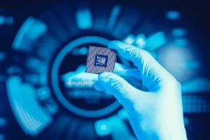 Lee más sobre el artículo Los laboratorios chinos de IA buscan desarrollar chips personalizados para reducir costes, aunque la elevada inversión inicial supone un riesgo