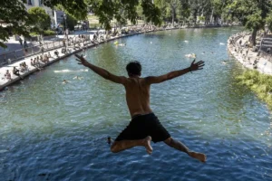 Lee más sobre el artículo La china Midea envía 20.000 aires acondicionados en una carrera contrarreloj para enfriar una Francia azotada por el calor