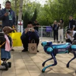 Una división de Alibaba afirma que su IA «5 en 1» dota a los robots de un cerebro, cuerpo y extremidades unificados