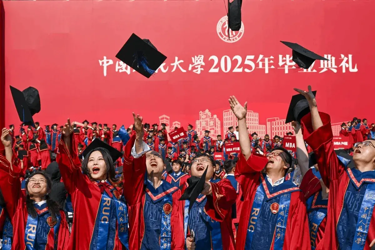 En este momento estás viendo 13/07/2026 – En China, los padres recurren a la IA para ayudar a sus hijos a elegir una carrera universitaria