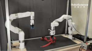 Lee más sobre el artículo Un exlíder técnico de la plataforma de IA de Apple lanza un modelo de IA encarnada; demuestra cómo un robot se anuda una corbata