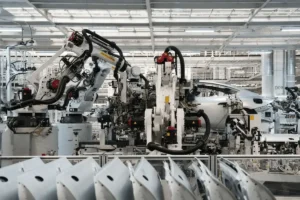 Lee más sobre el artículo Xiaomi se prepara para una feroz competencia en el sector de los vehículos eléctricos con una nueva línea de SUV y tecnología de baterías de larga autonomía