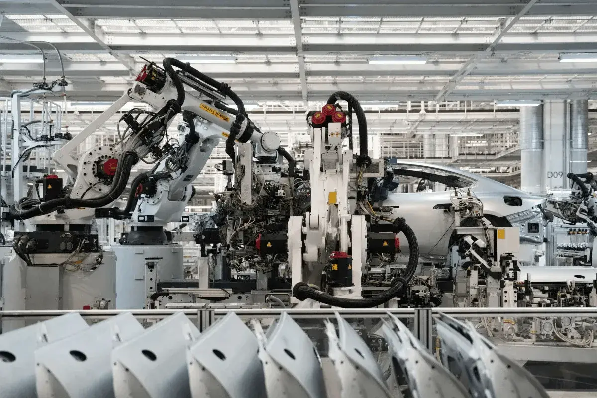 En este momento estás viendo Xiaomi se prepara para una feroz competencia en el sector de los vehículos eléctricos con una nueva línea de SUV y tecnología de baterías de larga autonomía