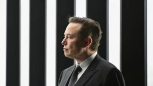 Lee más sobre el artículo Mil millones de robots en las calles: La impresionante proyección económica de Elon Musk para 2031