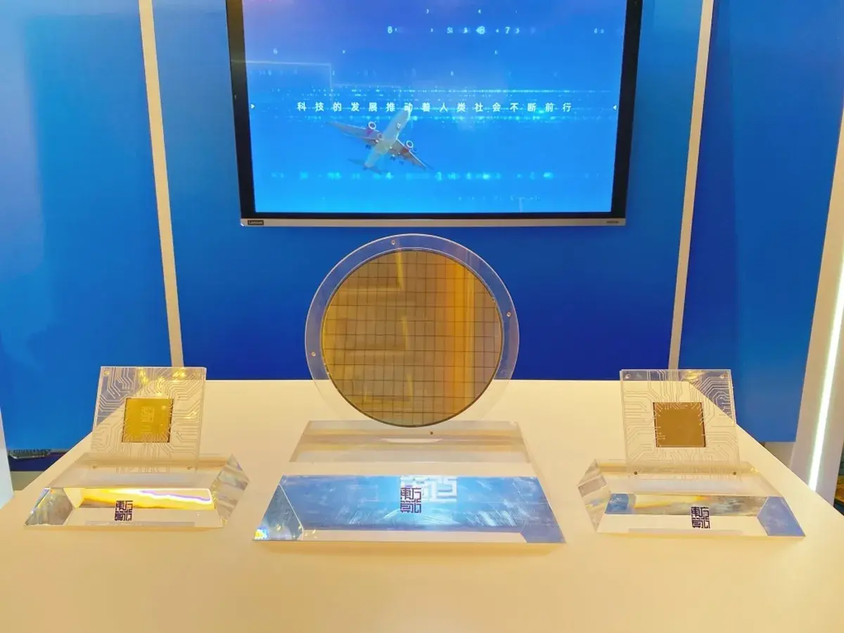 En este momento estás viendo Presentan en Shanghái el primer chip 3D del mundo de computación cerca de la memoria definido por software