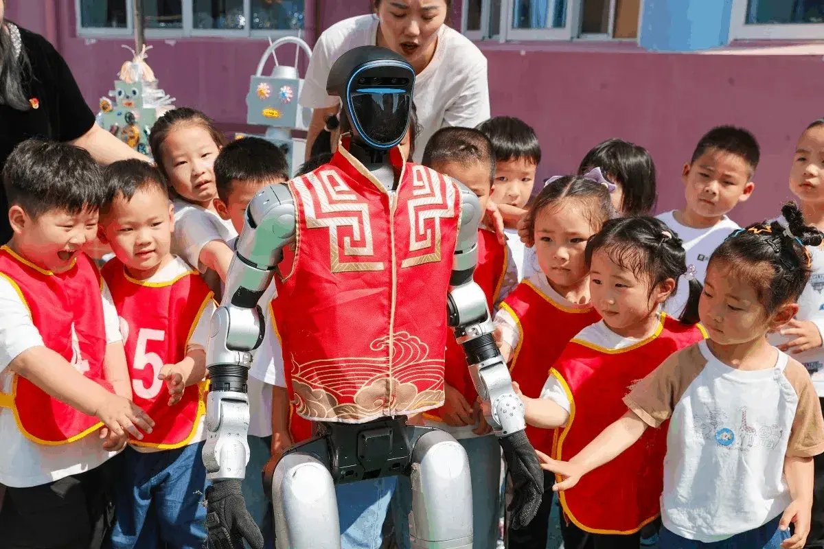 En este momento estás viendo Cómo el nuevo plan educativo de China aborda la escasez de talento y la autosuficiencia ante los desafíos tecnológicos