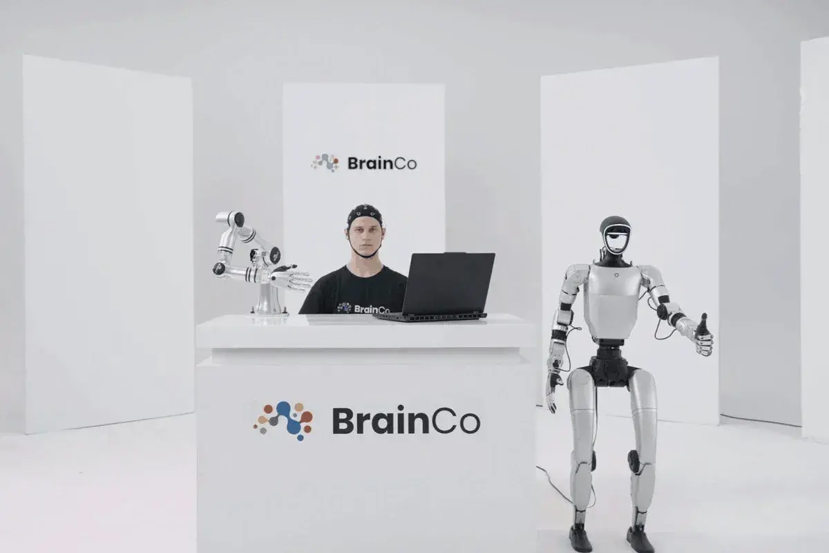 En este momento estás viendo La empresa china BrainCo presenta una plataforma de control de robots mediante la mente en la Conferencia Mundial de IA
