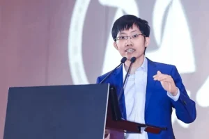 Lee más sobre el artículo Perfil bajo, gran ambición en IA: lo que revelan comentarios filtrados sobre Liang Wenfeng, de DeepSeek