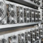 Las acciones de empresas de criptomonedas suben gracias a la rotación de capital desde el sector de infraestructura de IA; las mineras de bitcoin se quedan rezagadas