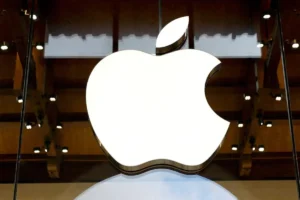Lee más sobre el artículo Apple supera brevemente el valor de mercado de 5 billones de dólares por primera vez