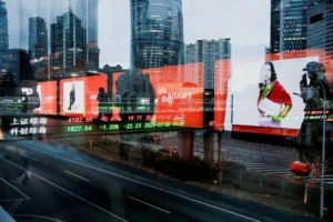 Lee más sobre el artículo ¿Podrá el apoyo de Beijing al mercado bursátil propiciar una tendencia alcista duradera e impulsar su ambiciosa apuesta tecnológica?