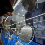 Más allá de la litografía: fabricante chino de equipos para chips logra un avance en el pulido de obleas