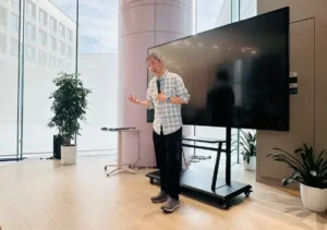 Lee más sobre el artículo Wang Jian, académico del Laboratorio Zhijiang: La inteligencia artificial debería ser tan barata como el papel