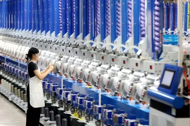 Se amplía la brecha en el sector privado chino; el sector tecnológico crece mientras los sectores tradicionales atraviesan dificultades