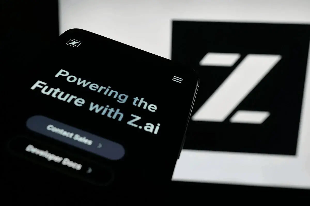 En este momento estás viendo Zhipu lanza su modelo insignia GLM-5.3 mientras China busca una ventaja de nivel «Mythos» en ciberdefensa