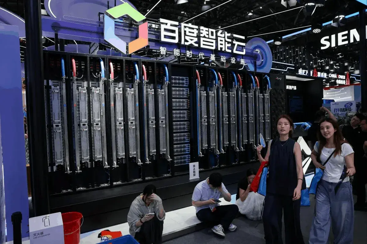 En este momento estás viendo Los ingresos trimestrales de Baidu caen un 4% al no lograr compensar el desplome publicitario con el auge de la nube de IA