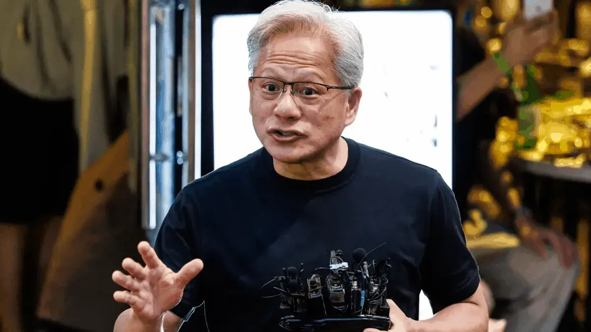 En este momento estás viendo Por qué el plan de financiación de IA de 500.000 millones de dólares de Jensen Huang se enfrenta a un gran riesgo por parte de China