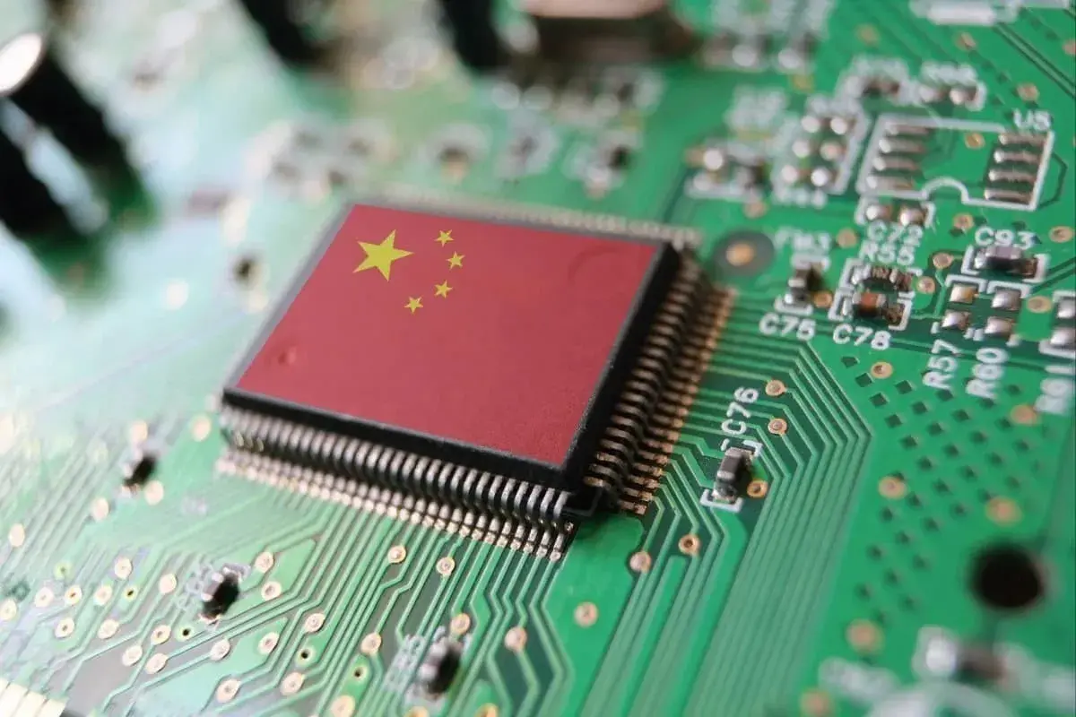 En este momento estás viendo La demanda de IA impulsa un crecimiento de beneficios de tres dígitos para las fundiciones de chips chinas SMIC y Hua Hong