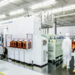 El fabricante chino de herramientas con chips AMEC dice que las ganancias del primer semestre casi se cuadriplicarán en medio de una creciente demanda