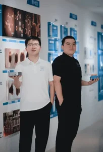 Lee más sobre el artículo Un equipo con una edad media de 28 años: dos doctores de Fudan (nacidos después de 1995) lideran la creación de un «ordenador biológico»
