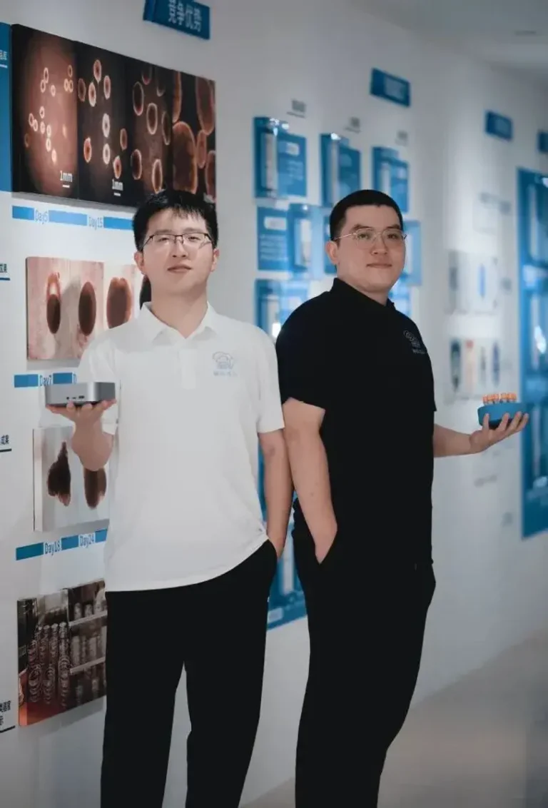 Un equipo con una edad media de 28 años: dos doctores de Fudan (nacidos después de 1995) lideran la creación de un «ordenador biológico»