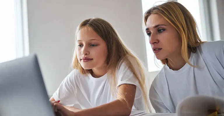 Las normas para proteger a los niños de la IA corren el riesgo de repetir los errores de las redes sociales