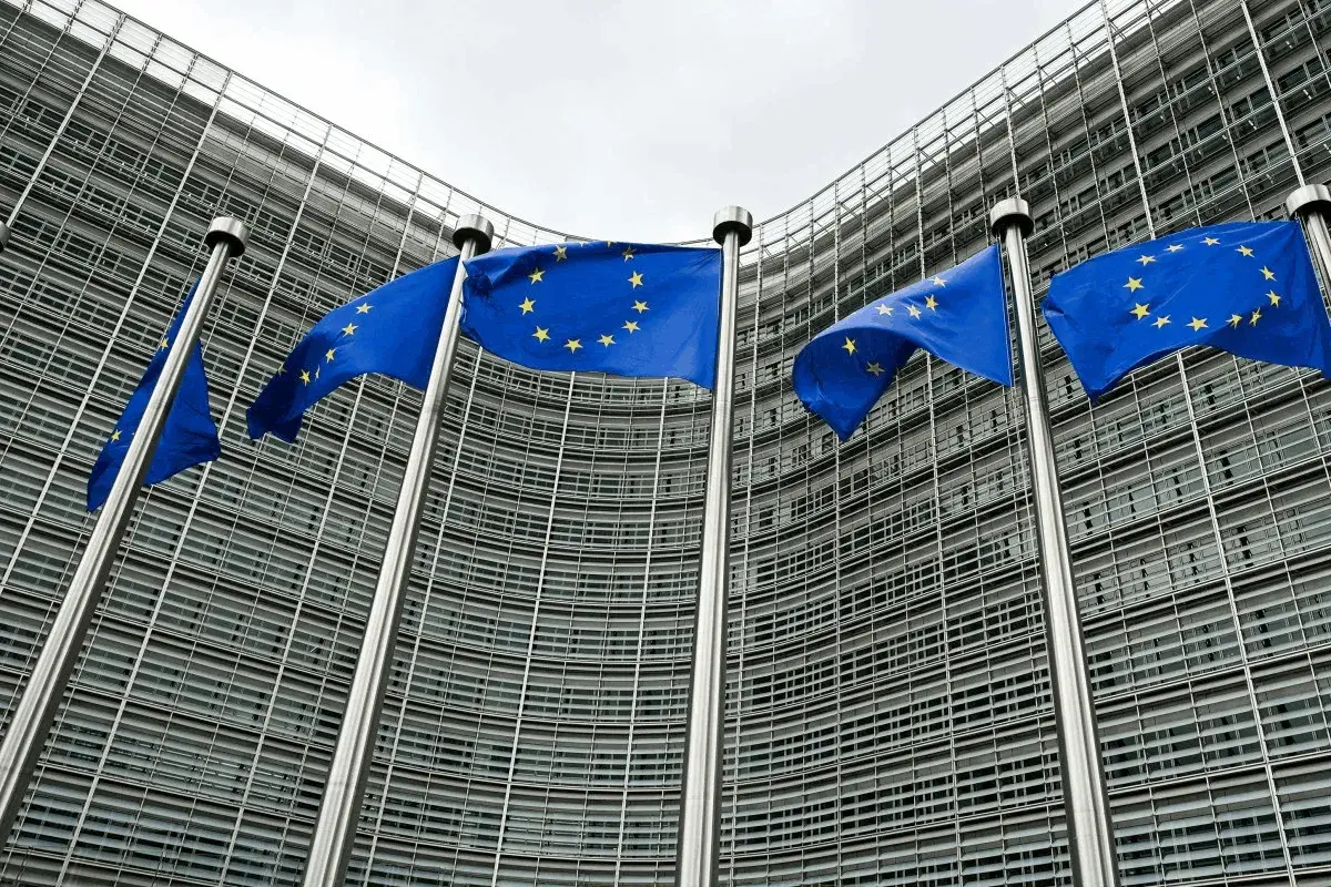 En este momento estás viendo Los modelos de IA chinos de pesos abiertos ganan terreno en Europa pese a las reticencias de Bruselas