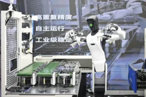 Lee más sobre el artículo AgiBot supera a Unitree como principal proveedor mundial de robots humanoides en el primer semestre, en plena carrera hacia su salida a bolsa