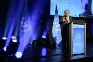 Lee más sobre el artículo Ante la competencia entre EE.UU. y China por la IA, las potencias medias pueden trazar una tercera vía