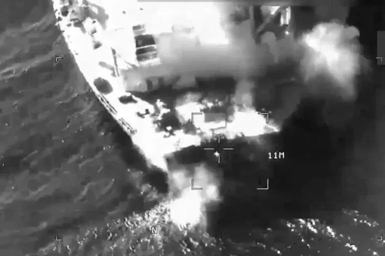 EE.UU. afirma haber destruido 5 petroleros iraníes tras ataques con misiles contra un buque de guerra
