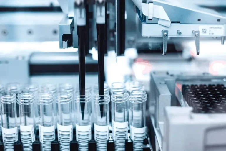 Las empresas biotecnológicas chinas ascienden en la cadena de valor a medida que los acuerdos farmacéuticos evolucionan más allá de las licencias