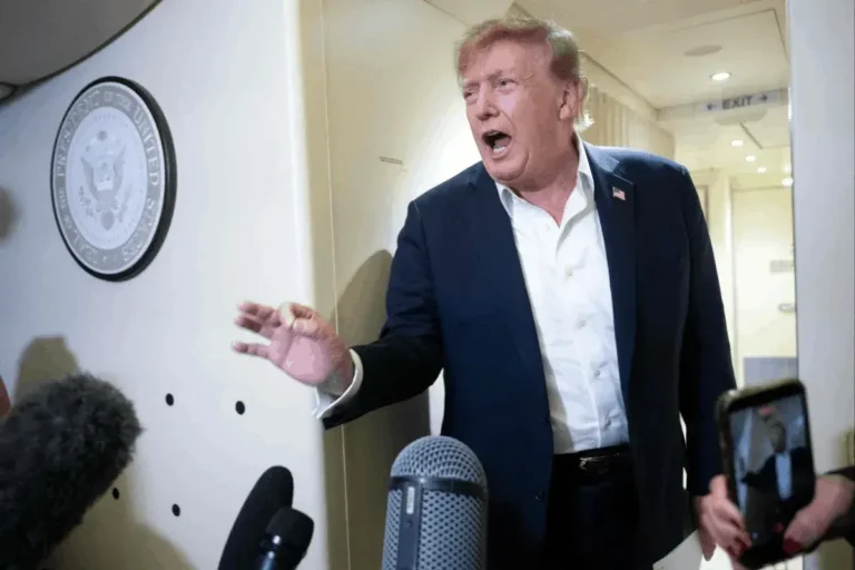 Trump condena una «conspiración enfermiza» contra la IA y afirma que él es la única salvaguarda necesaria