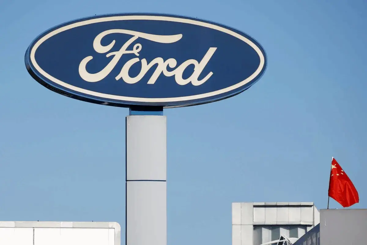 En este momento estás viendo El director ejecutivo, Jim Farley, respondió diciendo que la carta que le instaba a cortar lazos con empresas como las chinas CATL, Geely y BYD era «un error»