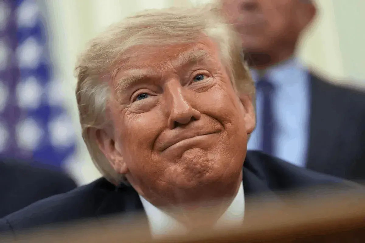 En este momento estás viendo Trump se deshace de acciones de IA y tecnología por valor de decenas de millones; destacan Microsoft, Amazon y Meta