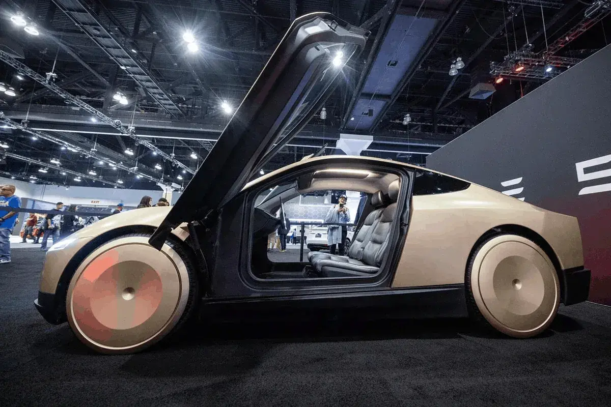 En este momento estás viendo Tesla exhibirá el robotaxi Cybercab en China: ¿podrá generar expectación en medio de una desaceleración de las ventas?