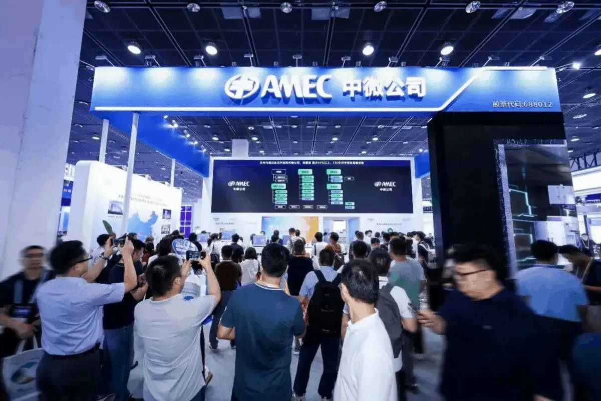 En este momento estás viendo La china AMEC presenta 6 máquinas de fabricación de chips en un solo día, impulsando sus ambiciones de autosuficiencia