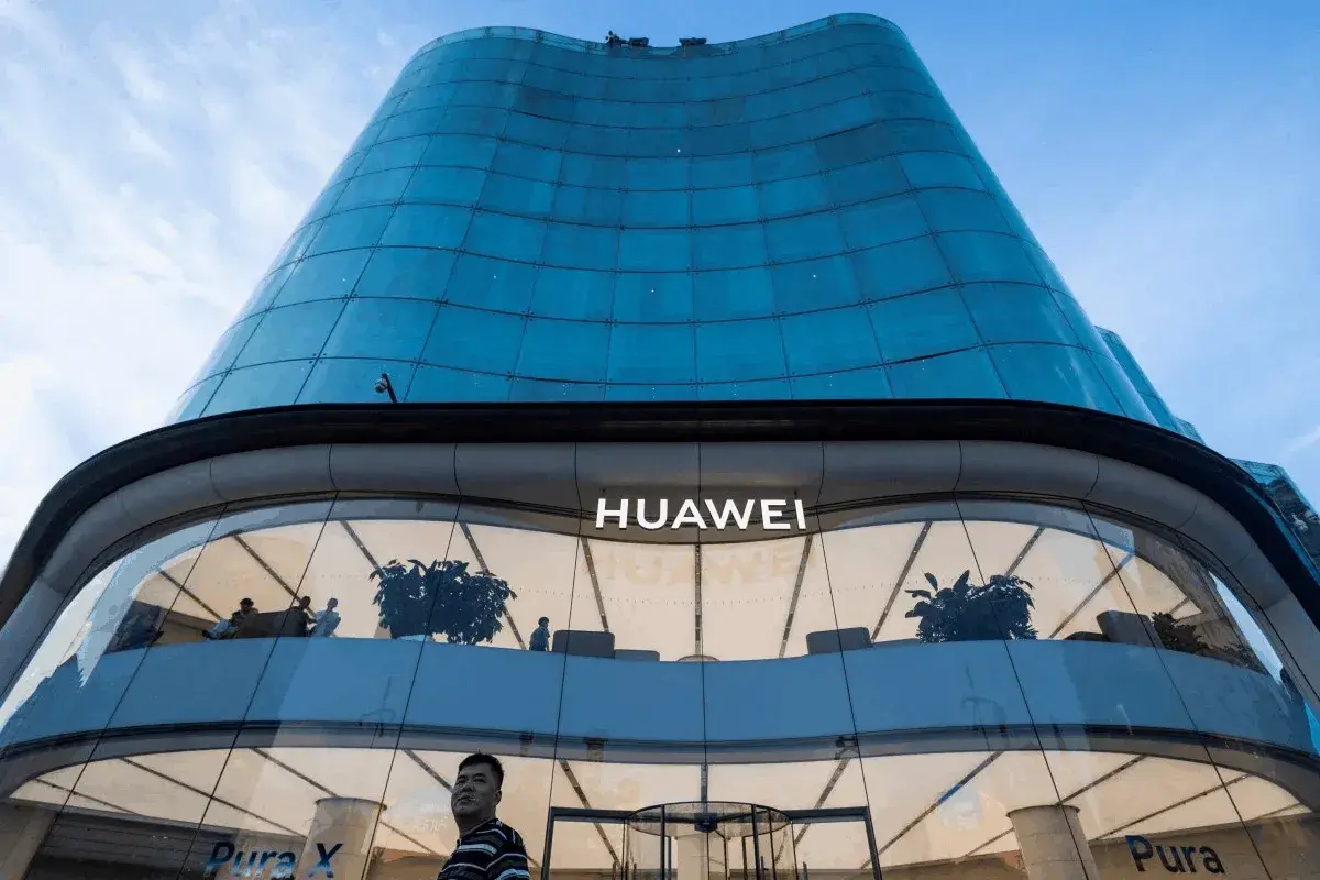 En este momento estás viendo Huawei (China) presenta un módulo óptico de alta velocidad para eliminar cuellos de botella en la IA
