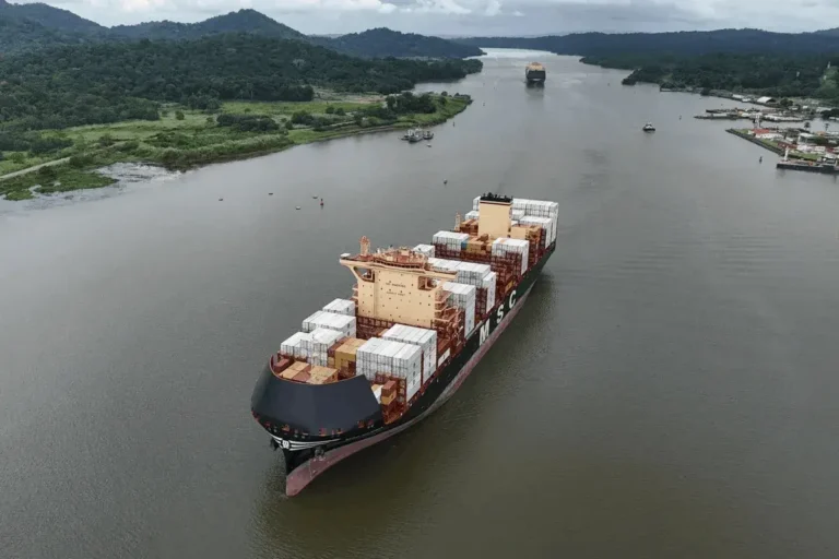 El nuevo director del Canal de Panamá advierte que El Niño podría obligar a nuevas restricciones de tránsito