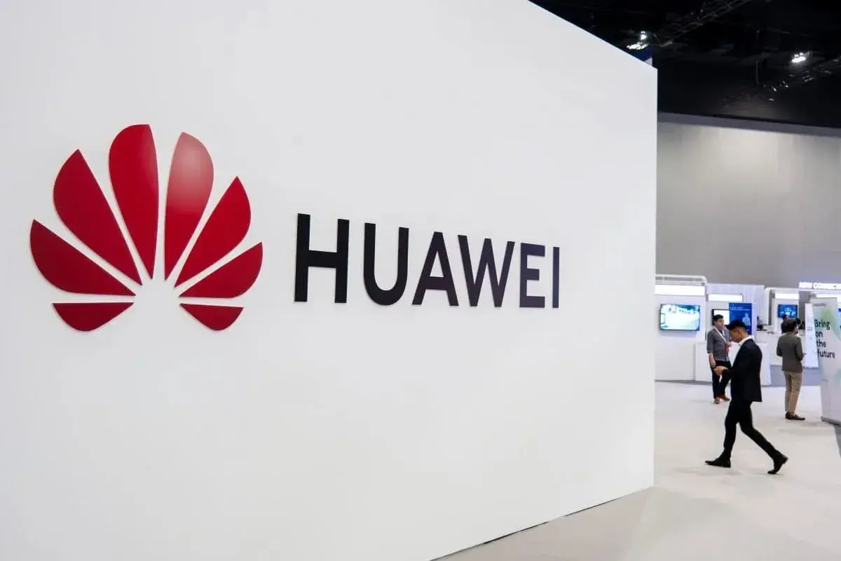 En este momento estás viendo Cómo Huawei planea sortear las restricciones de EE.UU. sobre chips con su nueva tecnología UnifiedBus