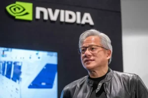 Lee más sobre el artículo Jensen Huang: La IA ha llegado a un punto de inflexión; lamenta no haber invertido más —y antes— en empresas de tecnología de vanguardia
