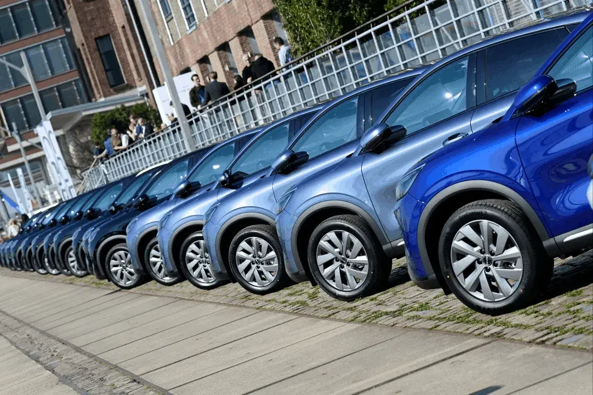 En este momento estás viendo Las marcas chinas toman la delantera mientras los altos precios de la gasolina aceleran la transición de la UE hacia los coches eléctricos